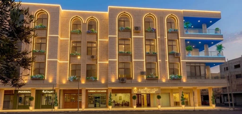 الإكساء الخارجي وتأهيل الواجهات لمبنى مجلس مدينة عربين